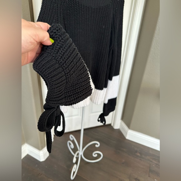 360 Sweater, size large - Picture 3 of 6